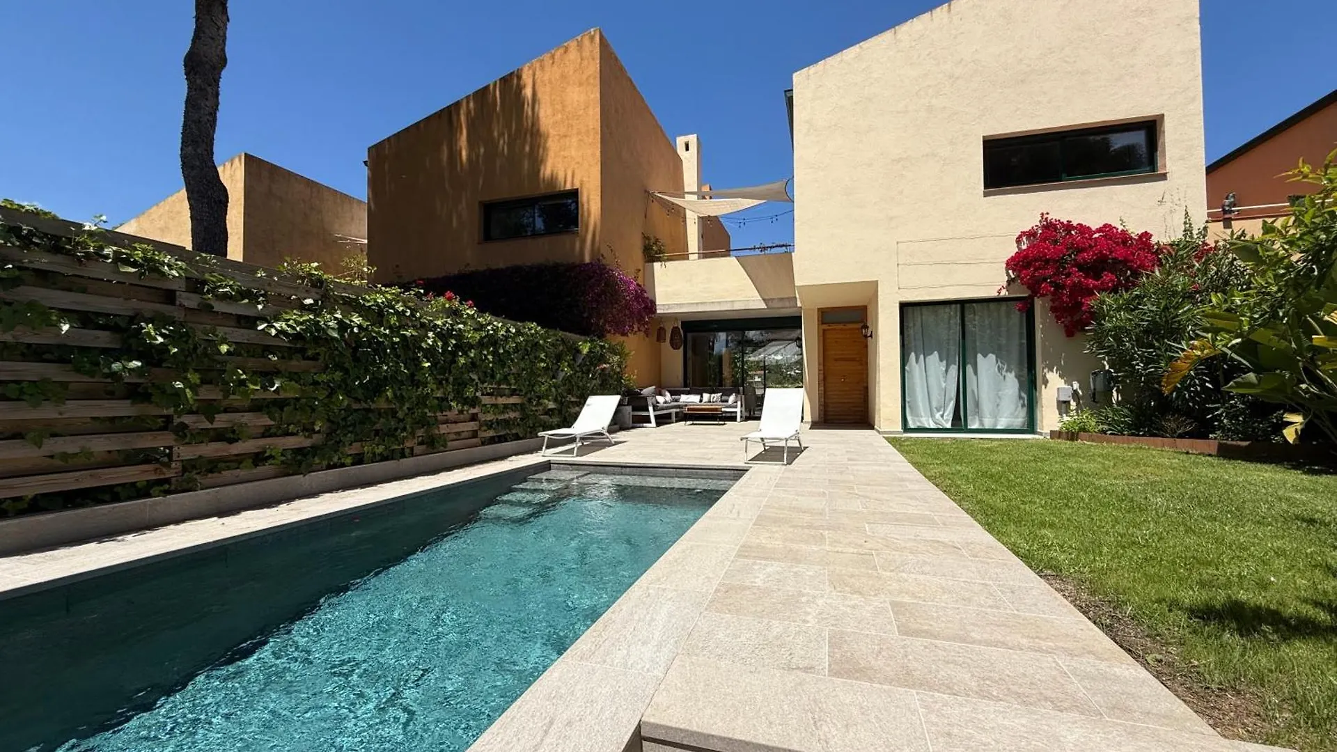 Tarracohomes, Town House La Mora contacts